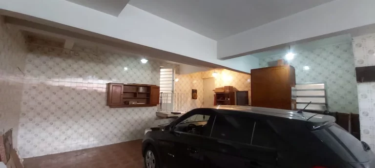 Imagem Sobrado Mooca - Terreno com 432 m² - Área construída com 360 m² - 4 Dormitórios - 1 Suíte - 6 Vagas de garagem - Aceita Financiamento