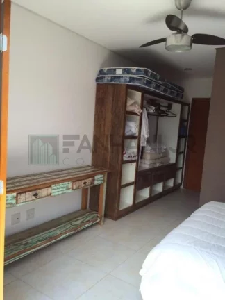 Imagem Venha se encantar com esta deslumbrante casa localizada no exclusivo Condomínio Yacamim, em Ilhabela, que oferece uma vista espetacular para o mar. E