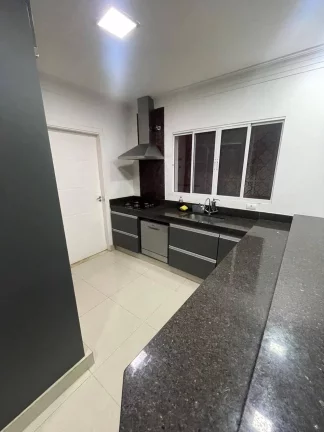 Imagem Linda casa Terras de São Fernando 3 suítes !!
