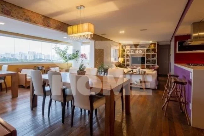 Imagem Apartamento de 238m² resultado de uma junção de dois aptos criada pela construtora durante a obra...