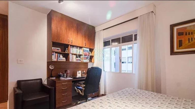 Imagem Amplo apartamento com 205m² no Jardim Paulista. Living muito claro e espaçoso, 03 dormitórios, se...