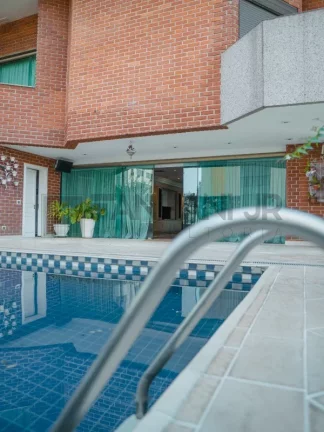 Imagem Vendo linda cobertura duplex localizada em ponto estratégico dos jardins, em prédio com tijolo a vista!!! Com 7 garagens, depósito no subsolo do edif