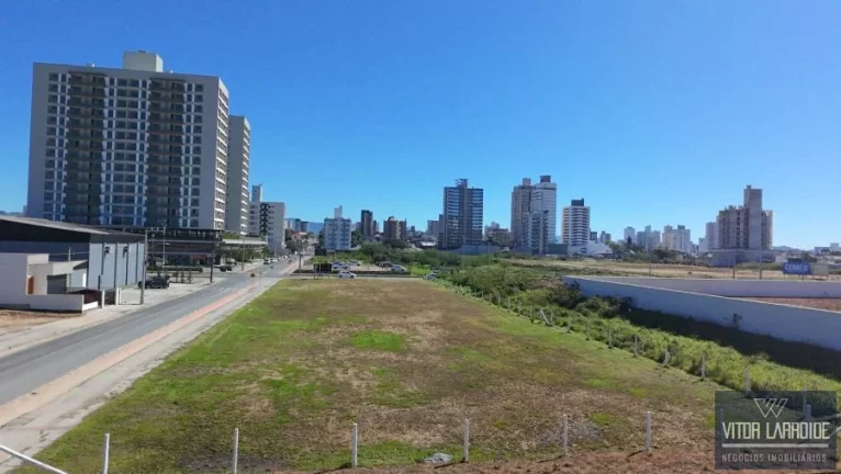Imagem Terreno de Esquina 2.704m² à Venda no Bairro Recife