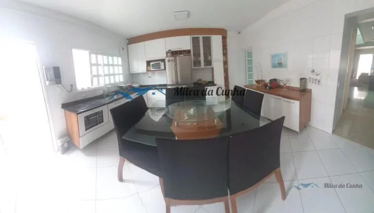 Imagem Sobrado com piscina para Venda com 3 dormitórios, 4 vagas, 220m², Vila Assunção em Santo André