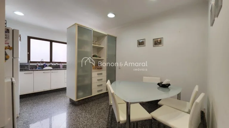 Imagem Sofisticação e exclusividade em um dos endereços mais nobres de Campinas. Este amplo apartamento,...