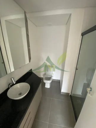 Imagem Cobertura Duplex com localização e vista exclusiva no Cond. Vila dos Lagos