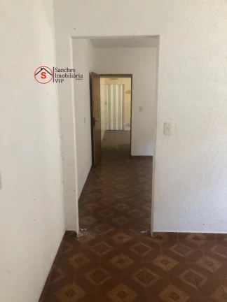 Imagem Sobrado à Venda em Santo Andr?(C) com 2 dormitórios , sala, cozinha, banheiro e lavanderia,com garagem coberta para dois carros. Fundos com quintal gran