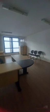 Imagem Sala Comercial à Venda no Centro de Florianópolis* Localizada em andar alto, esta sala comercial o...