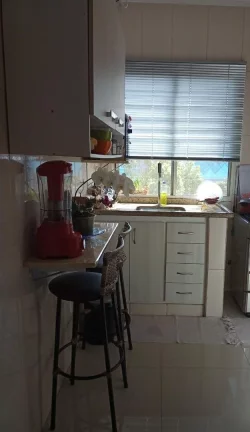 Imagem Apartamento de 1 dormitório com armário, sala, cozinha com bancada em mármore travertino, banheir...