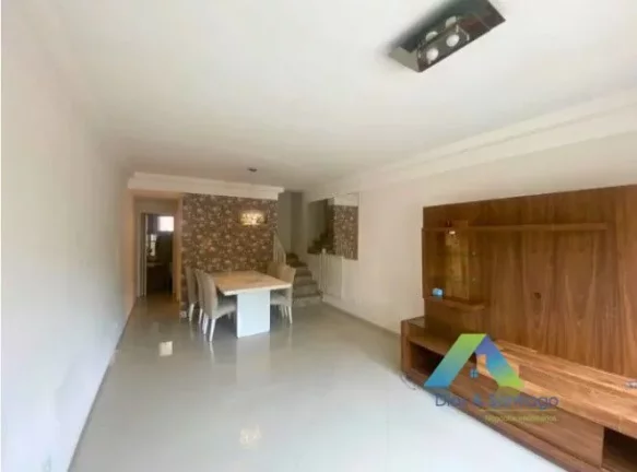 Imagem Casa Sobrado a venda com 03 quartos e 03 vagas de garagem- Cupece