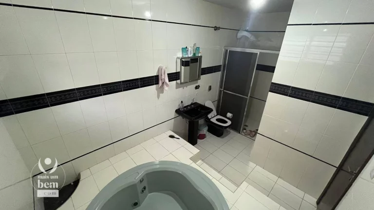 Imagem Essa é a realização do seu SONHO de uma CASA TÉRREA com 236m² e QUINTAL maravilhoso 5 quartos (2 SUÍTES) à venda De 999K Por R$ 901 mil AVALIA PERMUTA