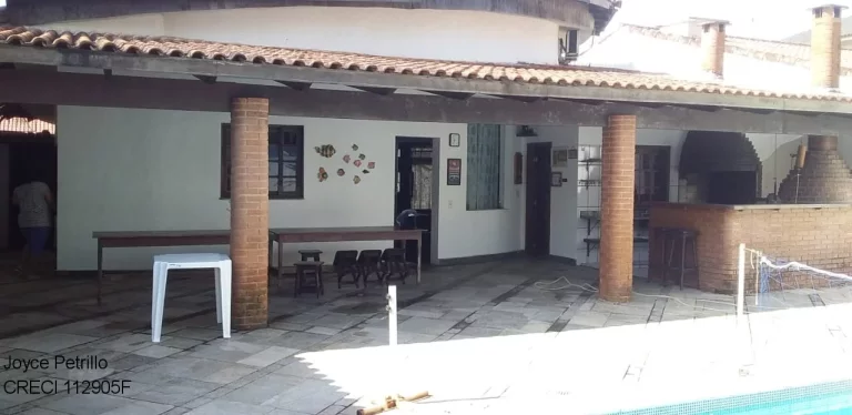 Imagem Casa Com 7 Dormitórios a 60 m Da Praia a Venda Em Peruíbe.