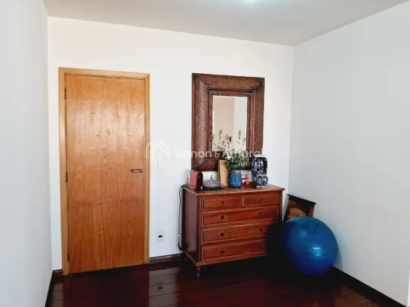 Imagem Este amplo apartamento de 211m², com planta inteligente e ocupando um andar inteiro, está situado ...