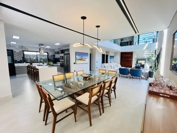 Imagem Casa de Luxo à Venda na Riviera de São Lourenço Módulo 17: 8 Quartos, 8 Suítes, 3 Salas, 4 Vagas de Garagem e 620m² de Área!