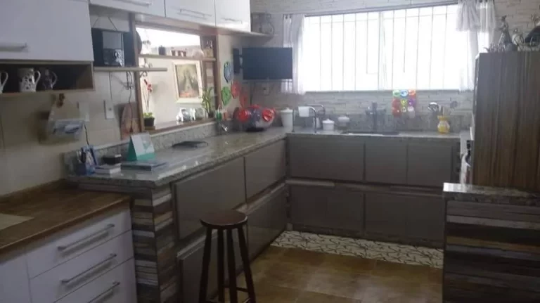 Imagem VENDO ESTA LINDA CASA NO CENTRO DE NOVA FRIBURGO.