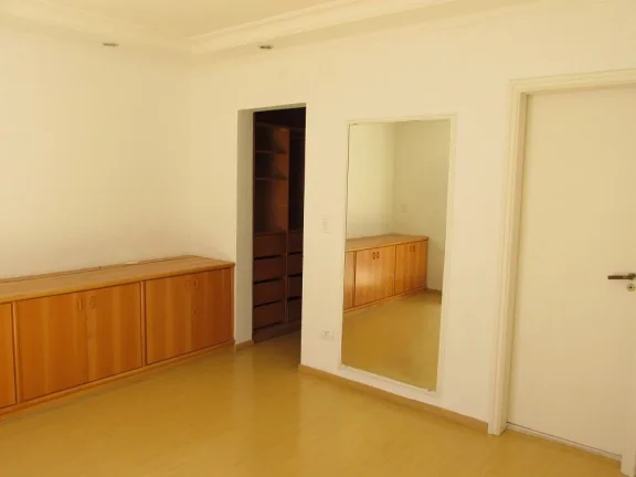 Imagem Casa no Res. Alpha 11 - 330m²
