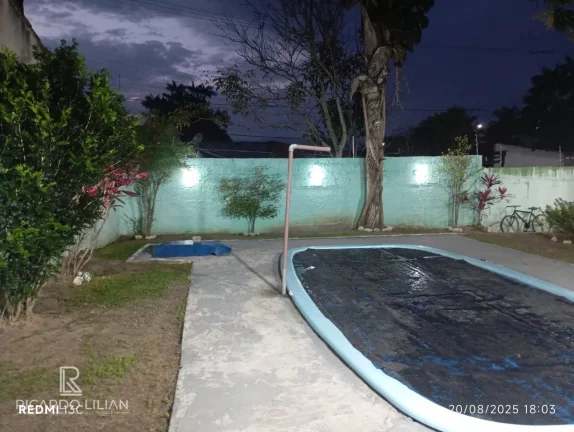 Imagem Casa de esquina em Caragua com 3 dormitorios e piscina a venda.