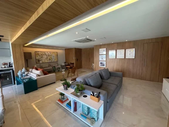 Imagem A 5ª Avenida Imóveis apresenta essa exclusiva e bem decorada unidade de 3 Suites + gabinete no CONDOMÍNIO BARRA PORTO no melhor ponto da BARRA: