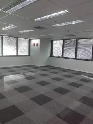 Imagem Laje Comercial de Alto Padrão em Pinheiros, São Paulo-SP: 5 Salas, 13 Banheiros, 21 Vagas de Garagem - 775m²