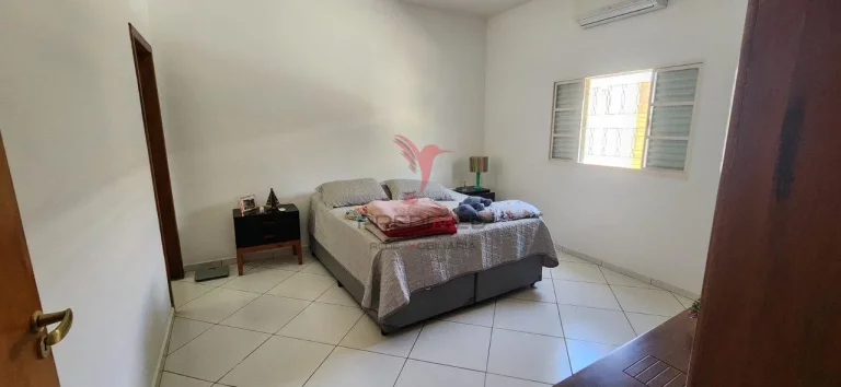 Imagem Casa Mobiliada de 4 Quartos, Piscina Churrasqueira, garagem para 4 Carros,Parq das árvores