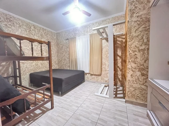 Imagem Casa para Venda em Praia Grande, Caiçara, 3 dormitórios, 2 suítes, 2 banheiros, 2 vagas