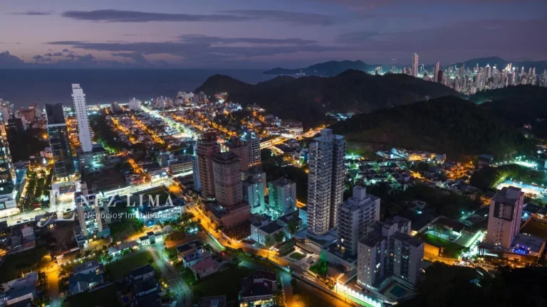 Imagem Alto Padrão para Venda em Itajaí, Praia Brava de Itajaí, 1 dormitório, 1 suíte, 2 banheiros, 1 vaga