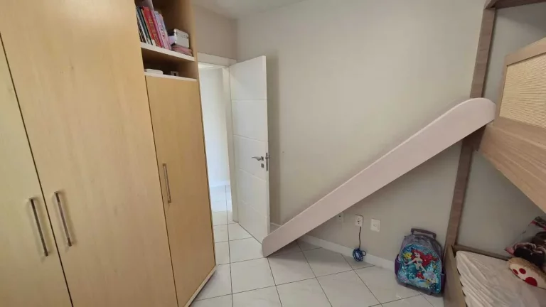 Imagem Apartamento quadra mar com 3 dormitórios sendo 1 suíte e 1 vaga em Meia Praia - Itapema/SC