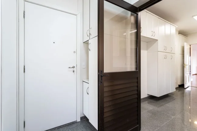 Imagem OPORTUNIDADE IMPERDÍVEL EM PERDIZES ! Apartamento Reformado 114M², 3Q, 3 Suítes, 3 Banheiros, 3 Vagas, Academia, Piscina, Sauna, Lareira, Varanda.