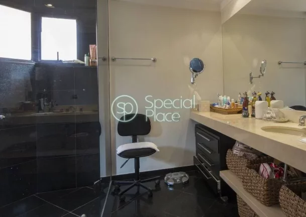 Imagem Luxuoso Apartamento de Alto Padrão em região nobre. Fácil acesso transporte coletivo e as margina...