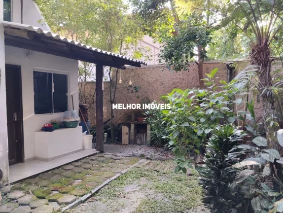 Imagem Casa Rústica à venda localizado na Praia do Estaleiro em Balneário Camboriú - SC