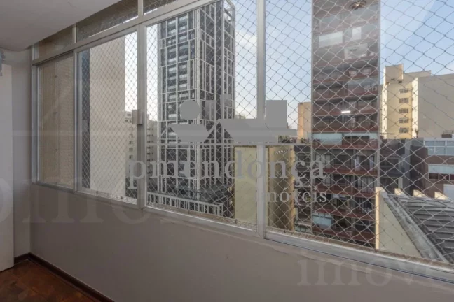 Imagem Apartamento em Perdizes com 198m², 3 quartos ( 1 su­te ) e 1 vaga.
