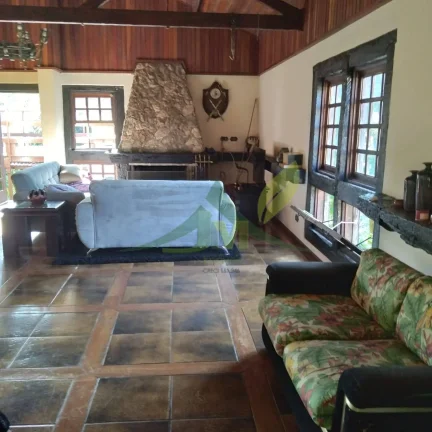 Imagem Bela Casa à Venda no Condomínio Clube da Montanha em Atibaia