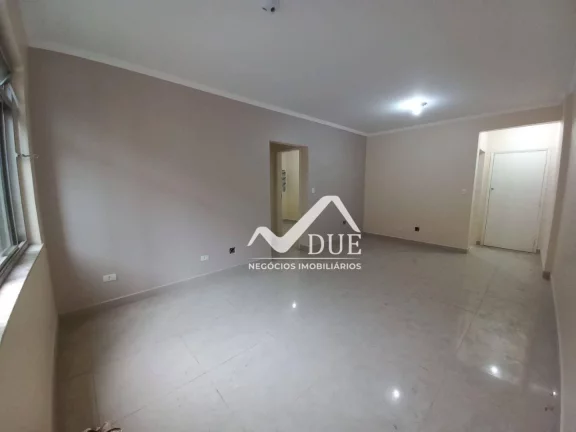 Imagem Apartamento 3 dormitórios, 2 banheiros, vaga demarcada, portaria, 100% reformado com 94m2 de áreà útil. Santos no Marapé próximo a Carvalho.