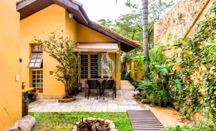 Imagem Casa Térrea à Venda em Vila Madalena - São Paulo/SP.