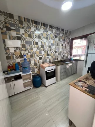 Imagem Casa em condomínio de 3 qtos, 1 suíte, varanda e churrasqueira, em condomínio fechado com piscina a venda ou aluguel em Rio das Ostras