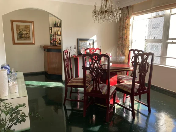 Imagem Apartamento 275 M², 1 por andar, 4Q, 2 Suítes, Ampla sala, 5 banheiro, 4 vagas fixas, depósito, armários, split, próximo metrô, academia, iluminado.