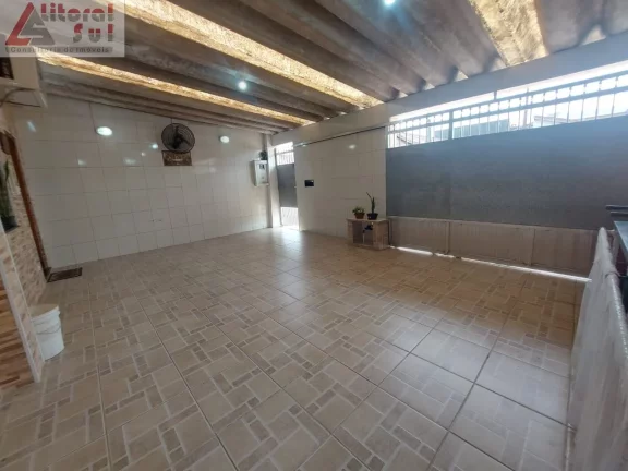 Imagem Imóvel Espaçoso e Aconchegante com 2 Quartos e 2 Vagas de Garagem em Ocian, Praia Grande-SP - Confira!