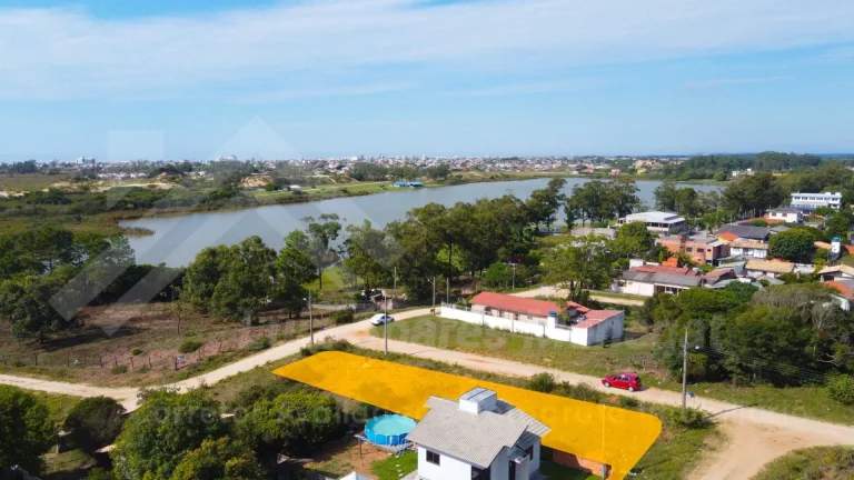 Imagem Terreno de 550 m com duas esquinas e vista para a Lagoa dos Freitas. BR076.1