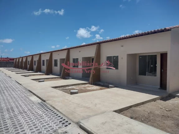 Imagem CASA À VENDA COM 2 QUARTOS EM CONDOMÍNIO