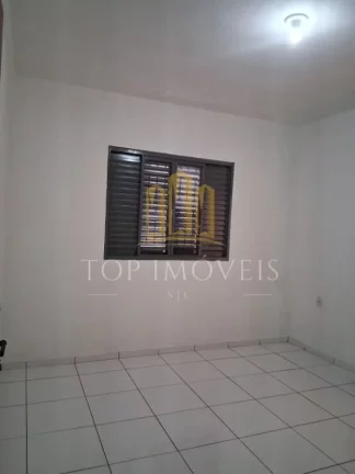 Imagem Espaçosa casa três dormitórios próximo ao shopping oriente