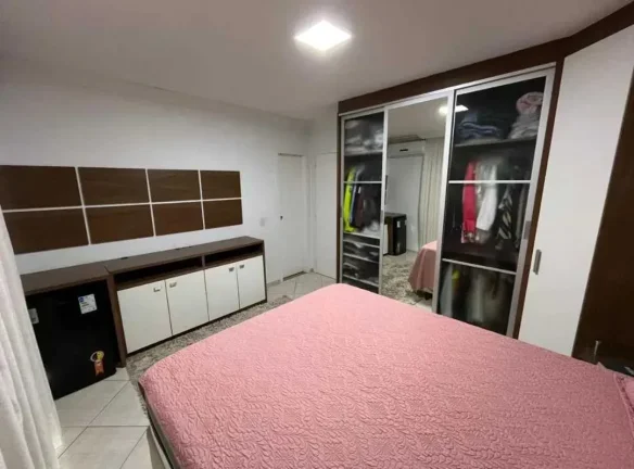 Imagem Sobrado com 3 dormitórios sendo 1 suíte e 1 vaga de garagem em Balneário Camboriú/SC
