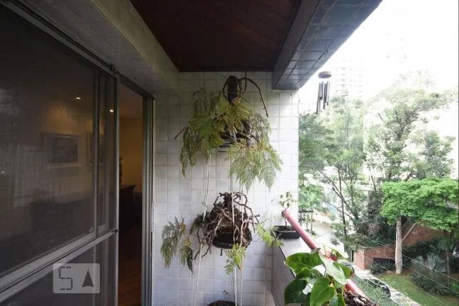 Imagem Apartamento à venda na Vila Andrade, São Paulo-SP: 3 quartos, 1 suíte, 2 banheiros, 2 vagas de garagem!