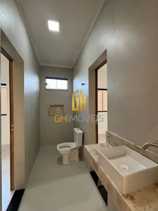 Imagem CA1760Belíssima casa com piscina 3 quartos sendo 1 suíte no Setor Central A casa possui - Porcelan...