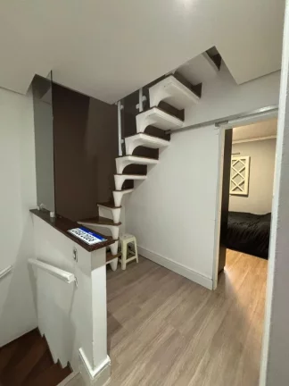 Imagem Imóvel à venda em São Caetano do Sul-SP: Casa com 4 quartos, 1 suíte, 2 banheiros, 4 vagas de garagem e 250m² de área no Jardim São Caetano.