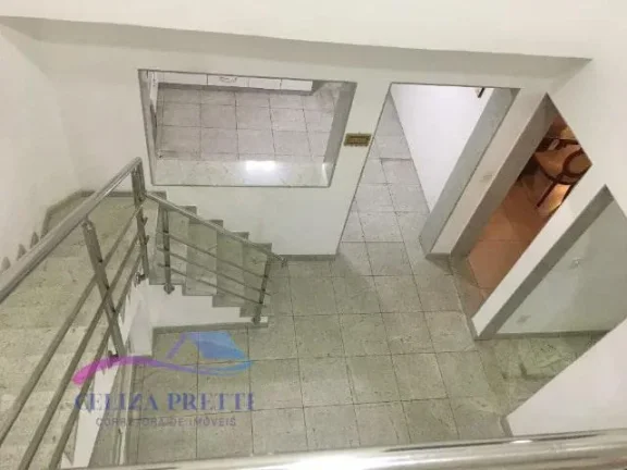 Imagem Casa de dois andares com 223m2, garagem para 4 carros, muito bem localizada em Jardim da Penha, próximo a comercio (padaria, restaurantes, supermercados, feira livre, posto de saúde, academias, farmácias etc.
