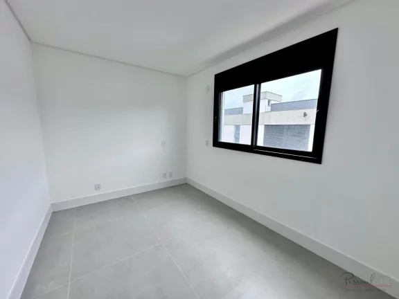 Imagem Apartamento exclusivo à beira-mar, localizado no prestigiado bairro João Paulo, em Florianópolis....