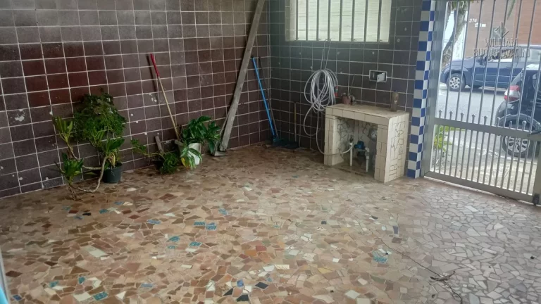Imagem Casa em Praia Grande, na Vila Tupi, 2 dormitórios e área construída de 93,7 m².