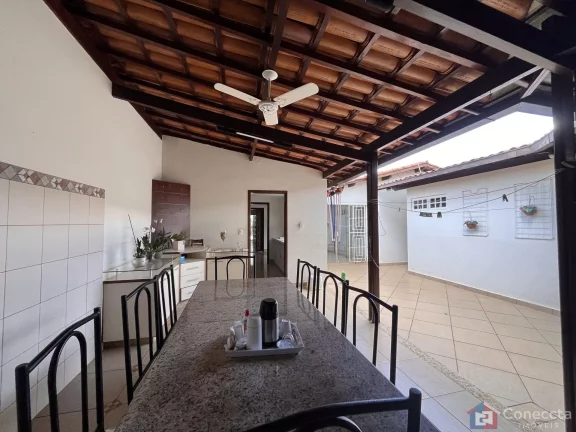 Imagem Casa à Venda no Jardim Centro em Patos de Minas – 5 Quartos, Suíte e Área Gourmet