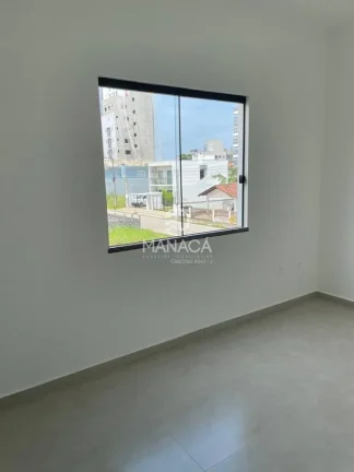 Imagem Sobrado em Baln. Piçarras novo 100 metros da Praia