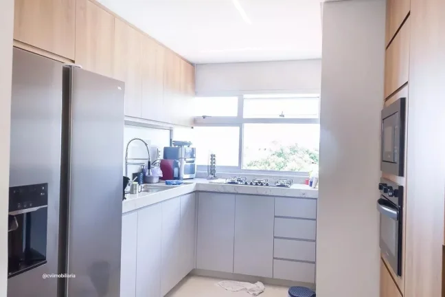 Imagem Cobertura mobiliada com 184m² localizada no bairro Ana Lúcia, ideal para quem busca espaço, sofis...